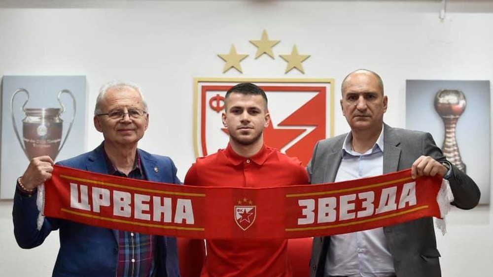 Srđan Spiridonović na potpisivanju ugovora sa Crvenom zvezdom (©FK Crvena zvezda)